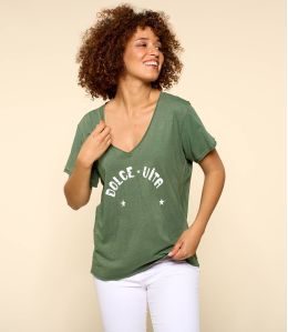 VITA KHAKI Una t-shirt in cotone biologico da donna - - Storiatipic VITA KHAKI Una t-shirt in cotone biologico da donna - - Storiatipic