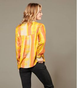 SARA PIANO JAUNE Blouse en Viscose pour Femme - Essentiels d'hiver - Storiatipic SARA PIANO JAUNE Blouse en Viscose pour Femme - Essentiels d'hiver - Storiatipic