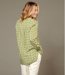 MILA KARO BLUSA DE VISCOSA para mujer caqui - Esenciales de invierno - Storiatipic MILA KARO BLUSA DE VISCOSA para mujer caqui - Esenciales de invierno - Storiatipic